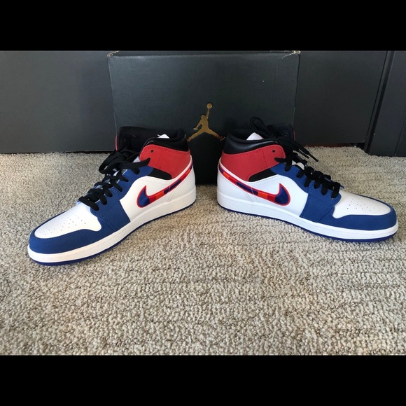 Air Jordan 1 Mid SE - Picture 2 of 4